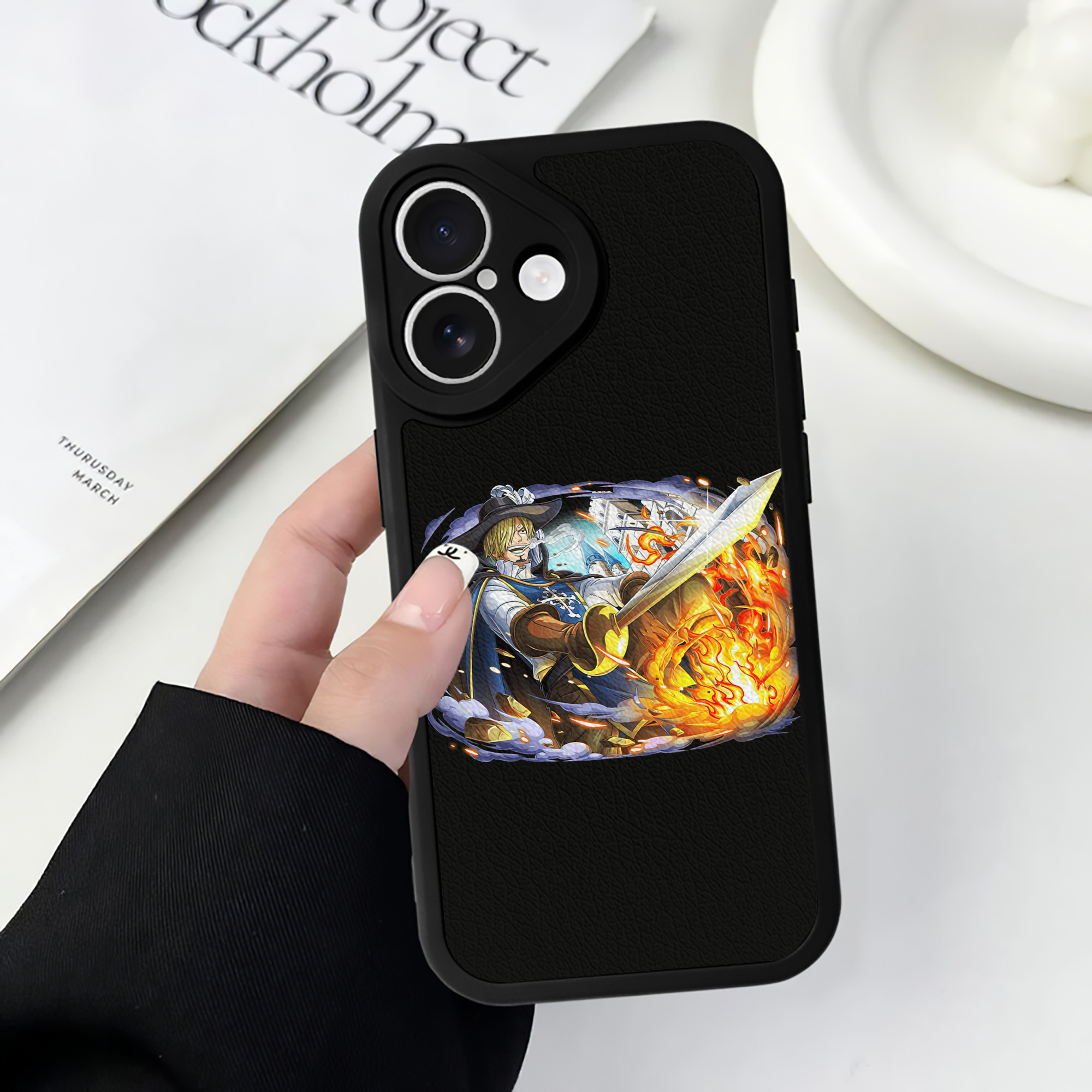 （画像用） ワンピース サンジ ONE PIECE Sanji 【iPhone 16シリーズ対応】シリコンスマホケース（レザー調） 材質：シリコン